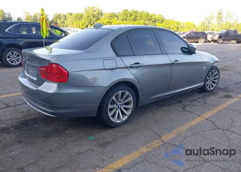 2009 BMW 328I xDrive z USA, uszkodzony, nr VIN WBAPK73549A452398